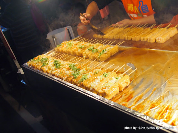 環中觀光夜市：【景點】台中環中觀光夜市@西屯 : 7000坪大容量的新夜市？!停車方便,攤位沒有經貿多,感覺比較接近龍富…