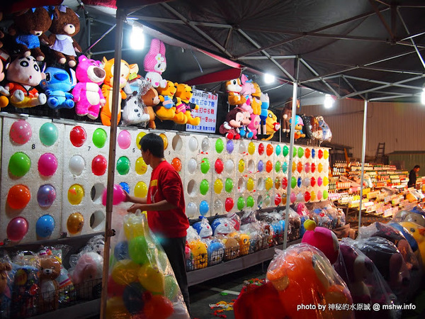 環中觀光夜市：【景點】台中環中觀光夜市@西屯 : 7000坪大容量的新夜市？!停車方便,攤位沒有經貿多,感覺比較接近龍富…