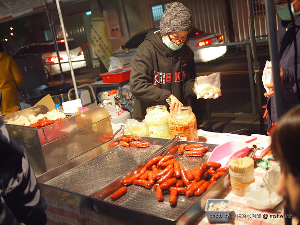 環中觀光夜市：【景點】台中環中觀光夜市@西屯 : 7000坪大容量的新夜市？!停車方便,攤位沒有經貿多,感覺比較接近龍富…