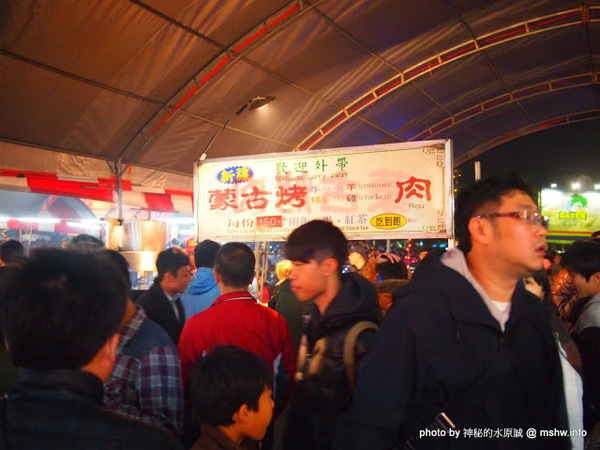 環中觀光夜市：【景點】台中環中觀光夜市@西屯 : 7000坪大容量的新夜市？!停車方便,攤位沒有經貿多,感覺比較接近龍富…