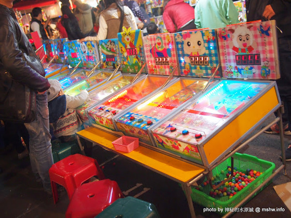 環中觀光夜市：【景點】台中環中觀光夜市@西屯 : 7000坪大容量的新夜市？!停車方便,攤位沒有經貿多,感覺比較接近龍富…