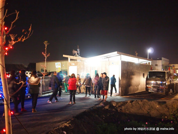 環中觀光夜市：【景點】台中環中觀光夜市@西屯 : 7000坪大容量的新夜市？!停車方便,攤位沒有經貿多,感覺比較接近龍富…