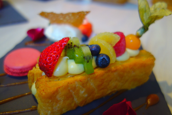 咖啡瑪榭Cafe Marche(台中店)：1040305[官本金文愛台灣]台中市西區從台北紅到台中的甜點之王Café Marché咖啡瑪榭獨棟歐式庭園風美味氣氛棒