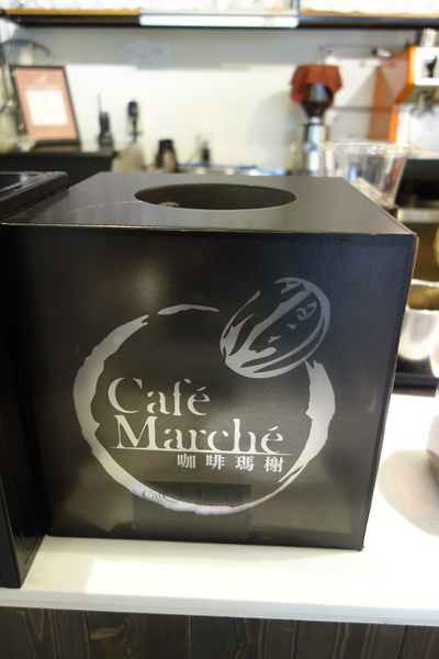 咖啡瑪榭Cafe Marche(台中店)：1040305[官本金文愛台灣]台中市西區從台北紅到台中的甜點之王Café Marché咖啡瑪榭獨棟歐式庭園風美味氣氛棒