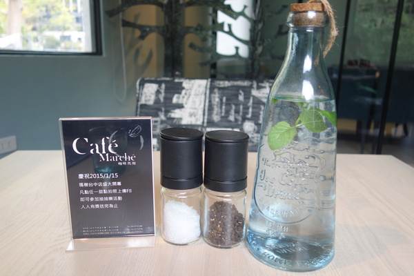 咖啡瑪榭Cafe Marche(台中店)：1040305[官本金文愛台灣]台中市西區從台北紅到台中的甜點之王Café Marché咖啡瑪榭獨棟歐式庭園風美味氣氛棒