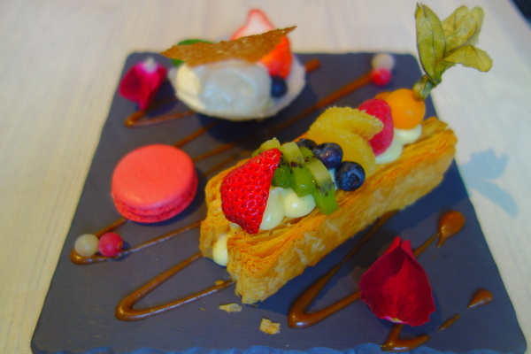 咖啡瑪榭Cafe Marche(台中店)：1040305[官本金文愛台灣]台中市西區從台北紅到台中的甜點之王Café Marché咖啡瑪榭獨棟歐式庭園風美味氣氛棒