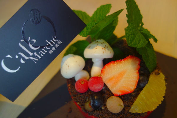 咖啡瑪榭Cafe Marche(台中店)：1040305[官本金文愛台灣]台中市西區從台北紅到台中的甜點之王Café Marché咖啡瑪榭獨棟歐式庭園風美味氣氛棒