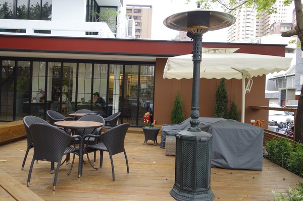 咖啡瑪榭Cafe Marche(台中店)：1040305[官本金文愛台灣]台中市西區從台北紅到台中的甜點之王Café Marché咖啡瑪榭獨棟歐式庭園風美味氣氛棒