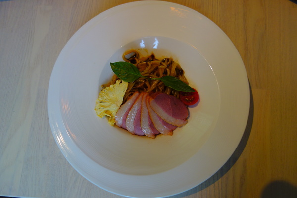 咖啡瑪榭Cafe Marche(台中店)：1040305[官本金文愛台灣]台中市西區從台北紅到台中的甜點之王Café Marché咖啡瑪榭獨棟歐式庭園風美味氣氛棒