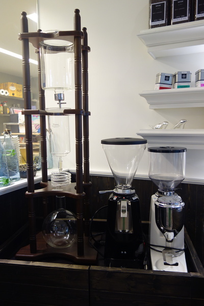 咖啡瑪榭Cafe Marche(台中店)：1040305[官本金文愛台灣]台中市西區從台北紅到台中的甜點之王Café Marché咖啡瑪榭獨棟歐式庭園風美味氣氛棒