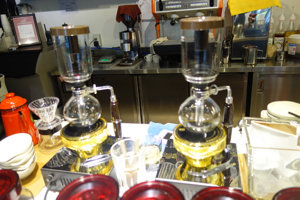 咖啡瑪榭Cafe Marche(台中店)：1040305[官本金文愛台灣]台中市西區從台北紅到台中的甜點之王Café Marché咖啡瑪榭獨棟歐式庭園風美味氣氛棒