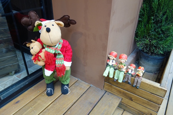 咖啡瑪榭Cafe Marche(台中店)：1040305[官本金文愛台灣]台中市西區從台北紅到台中的甜點之王Café Marché咖啡瑪榭獨棟歐式庭園風美味氣氛棒