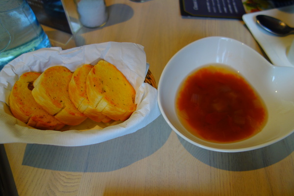 咖啡瑪榭Cafe Marche(台中店)：1040305[官本金文愛台灣]台中市西區從台北紅到台中的甜點之王Café Marché咖啡瑪榭獨棟歐式庭園風美味氣氛棒