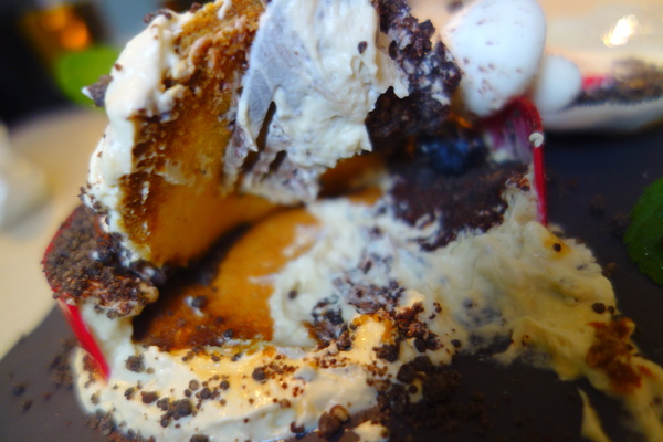 咖啡瑪榭Cafe Marche(台中店)：1040305[官本金文愛台灣]台中市西區從台北紅到台中的甜點之王Café Marché咖啡瑪榭獨棟歐式庭園風美味氣氛棒