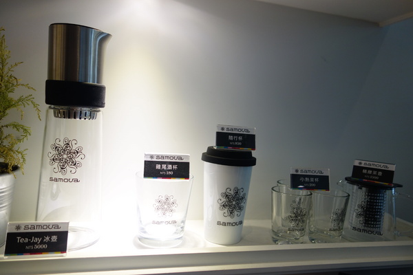 咖啡瑪榭Cafe Marche(台中店)：1040305[官本金文愛台灣]台中市西區從台北紅到台中的甜點之王Café Marché咖啡瑪榭獨棟歐式庭園風美味氣氛棒