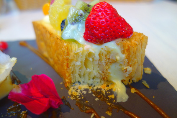 咖啡瑪榭Cafe Marche(台中店)：1040305[官本金文愛台灣]台中市西區從台北紅到台中的甜點之王Café Marché咖啡瑪榭獨棟歐式庭園風美味氣氛棒