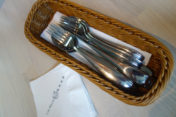 咖啡瑪榭Cafe Marche(台中店)：1040305[官本金文愛台灣]台中市西區從台北紅到台中的甜點之王Café Marché咖啡瑪榭獨棟歐式庭園風美味氣氛棒