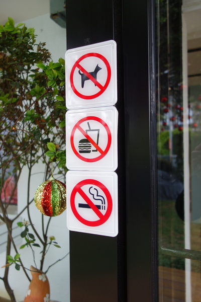 咖啡瑪榭Cafe Marche(台中店)：1040305[官本金文愛台灣]台中市西區從台北紅到台中的甜點之王Café Marché咖啡瑪榭獨棟歐式庭園風美味氣氛棒