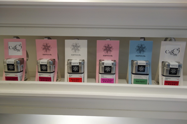 咖啡瑪榭Cafe Marche(台中店)：1040305[官本金文愛台灣]台中市西區從台北紅到台中的甜點之王Café Marché咖啡瑪榭獨棟歐式庭園風美味氣氛棒