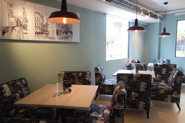 咖啡瑪榭Cafe Marche(台中店)：1040305[官本金文愛台灣]台中市西區從台北紅到台中的甜點之王Café Marché咖啡瑪榭獨棟歐式庭園風美味氣氛棒