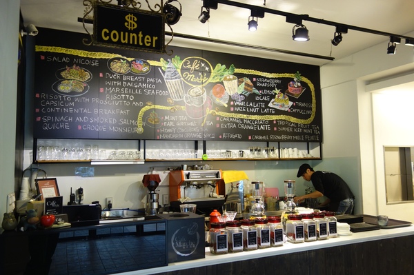 咖啡瑪榭Cafe Marche(台中店)：1040305[官本金文愛台灣]台中市西區從台北紅到台中的甜點之王Café Marché咖啡瑪榭獨棟歐式庭園風美味氣氛棒