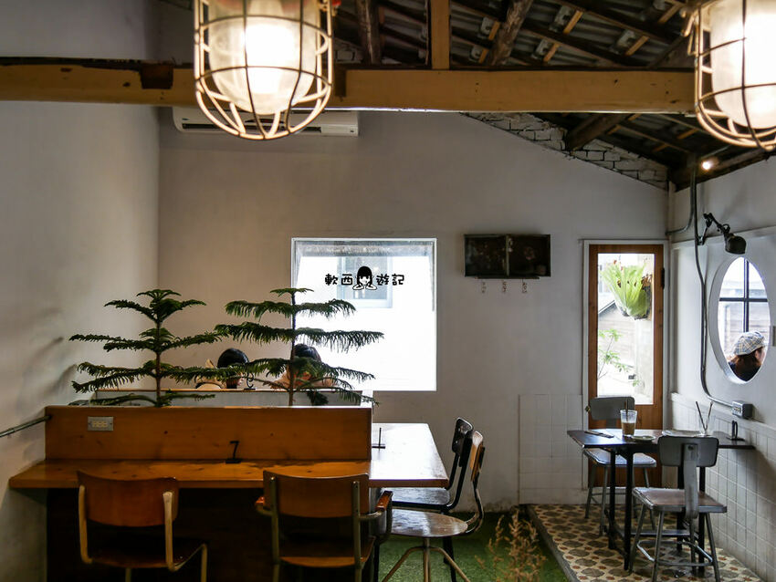 台南中西區美食推薦》kokoni cafe●浮誇草莓冰山!!! 季節限定草莓鬆餅 老宅文青咖啡廳 有插座(免費) 台南美食/台南餐廳/台南咖啡廳 - 軟西，遊記