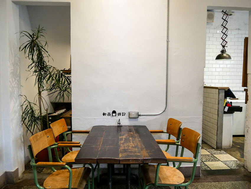 台南中西區美食推薦》kokoni cafe●浮誇草莓冰山!!! 季節限定草莓鬆餅 老宅文青咖啡廳 有插座(免費) 台南美食/台南餐廳/台南咖啡廳 - 軟西，遊記