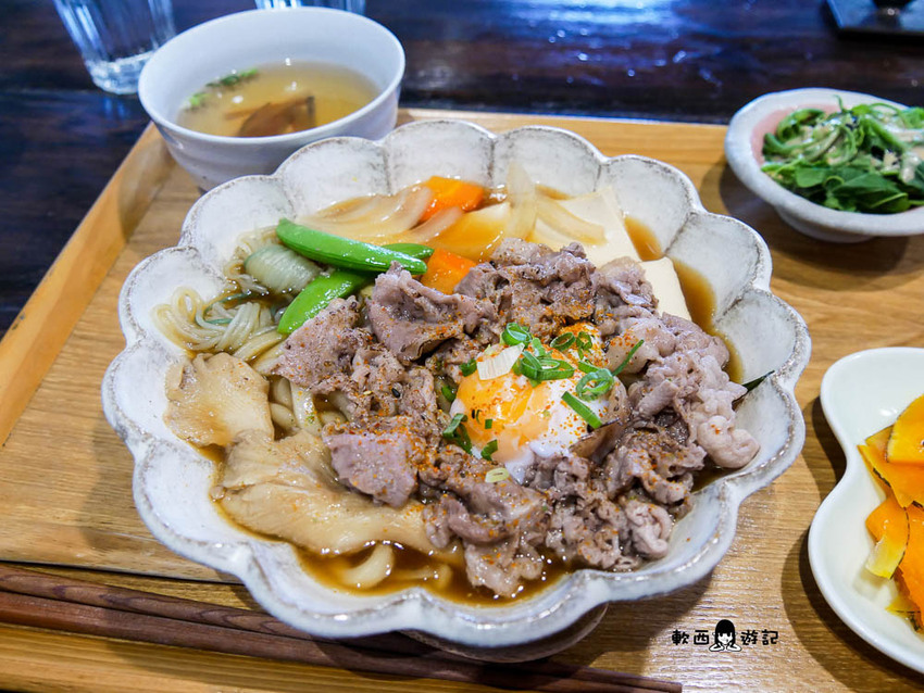 台南中西區美食推薦》kokoni cafe●浮誇草莓冰山!!! 季節限定草莓鬆餅 老宅文青咖啡廳 有插座(免費) 台南美食/台南餐廳/台南咖啡廳 - 軟西，遊記