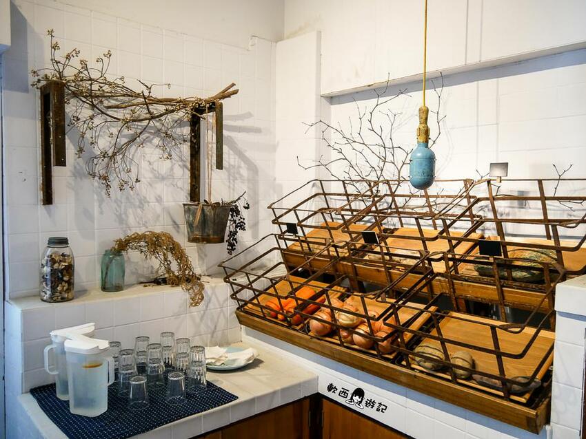 台南中西區美食推薦》kokoni cafe●浮誇草莓冰山!!! 季節限定草莓鬆餅 老宅文青咖啡廳 有插座(免費) 台南美食/台南餐廳/台南咖啡廳 - 軟西，遊記