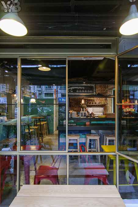 [師大美食] Aqua Kiss 3 水吻3師大店・LOFT混搭酒吧風格超有fu