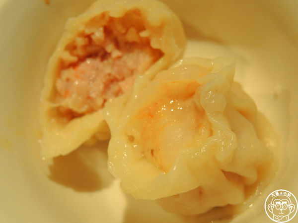 杭州小籠湯包(民生店)：呷飽祙【台北松山･杭州小籠湯包(民生東路店)】鮑魚燕窩也做成湯包