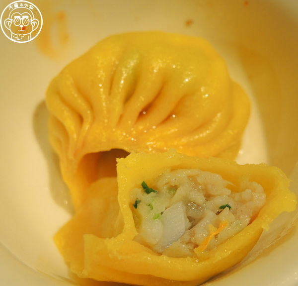 杭州小籠湯包(民生店)：呷飽祙【台北松山･杭州小籠湯包(民生東路店)】鮑魚燕窩也做成湯包