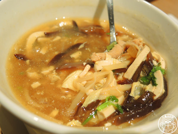 杭州小籠湯包(民生店)：呷飽祙【台北松山･杭州小籠湯包(民生東路店)】鮑魚燕窩也做成湯包