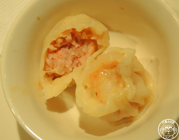 杭州小籠湯包(民生店)：呷飽祙【台北松山･杭州小籠湯包(民生東路店)】鮑魚燕窩也做成湯包