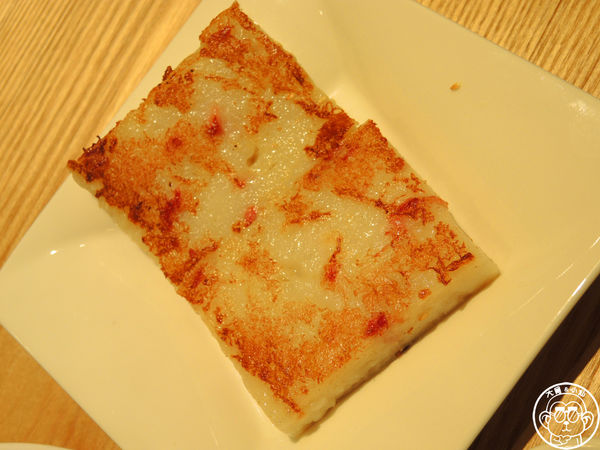 杭州小籠湯包(民生店)：呷飽祙【台北松山･杭州小籠湯包(民生東路店)】鮑魚燕窩也做成湯包