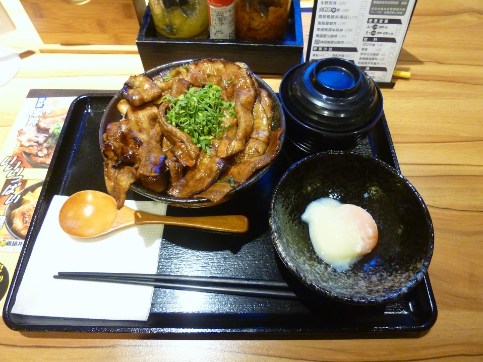 【桃園/新光三越站前店美食】相隔一年再度重逢，充滿回憶的燒肉與人生－燒丼株式會社