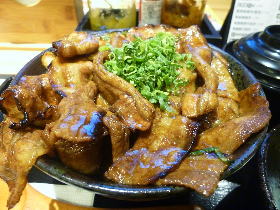 【桃園/新光三越站前店美食】相隔一年再度重逢，充滿回憶的燒肉與人生－燒丼株式會社