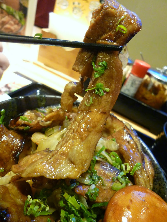 【桃園/新光三越站前店美食】相隔一年再度重逢，充滿回憶的燒肉與人生－燒丼株式會社