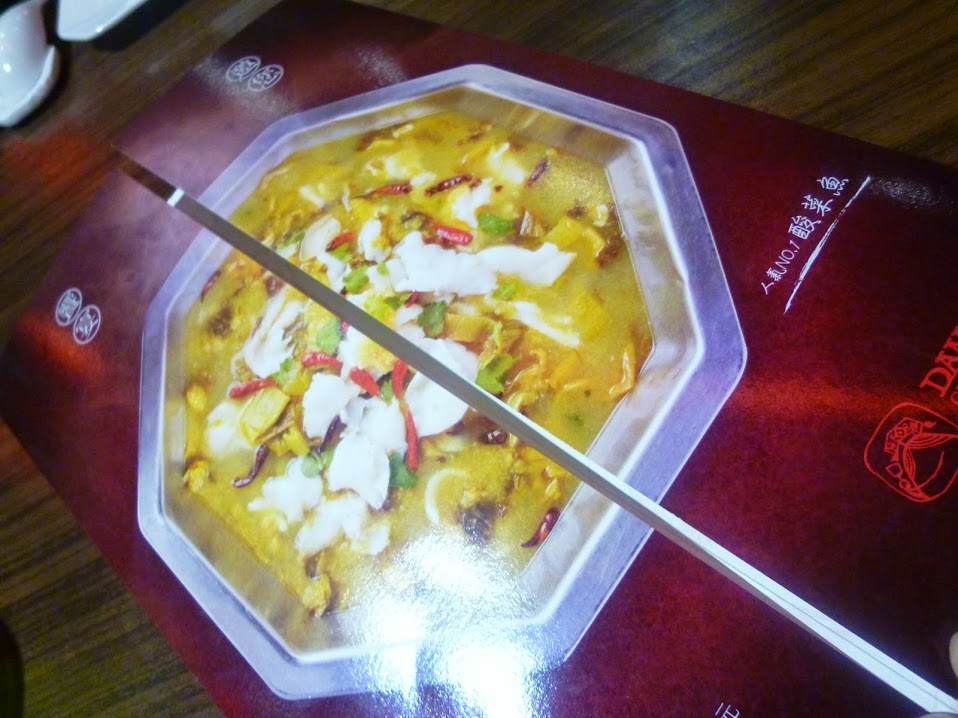 【新竹竹北/湘菜料理/口碑劵】2015老媽生日聚餐，連八十歲老人都說讚的招牌酸菜魚－胡同大媽DAMA餐廳