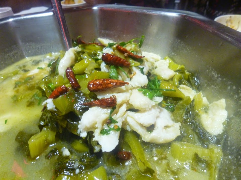 【新竹竹北/湘菜料理/口碑劵】2015老媽生日聚餐，連八十歲老人都說讚的招牌酸菜魚－胡同大媽DAMA餐廳