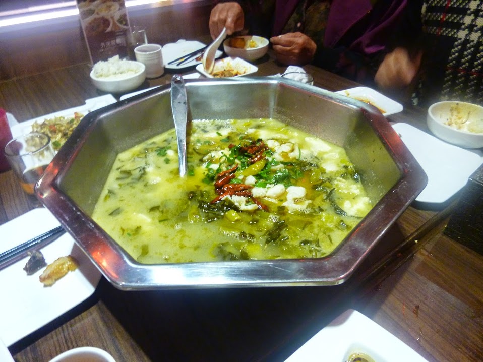 【新竹竹北/湘菜料理/口碑劵】2015老媽生日聚餐，連八十歲老人都說讚的招牌酸菜魚－胡同大媽DAMA餐廳
