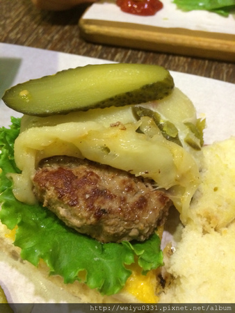 東區市民大道美食、平價人氣美式料理-溫馨漢堡小店《1885 BURGER STORE》