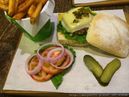 東區市民大道美食、平價人氣美式料理-溫馨漢堡小店《1885 BURGER STORE》