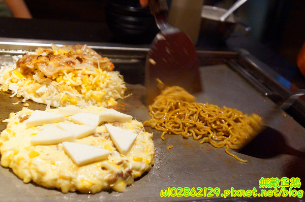 愛夏子あいさつ(海安店)：【台南-中西區】Show timex道地日式料理...半熟蛋牽絲起士麻糬/廣島燒/大阪燒《愛夏子あいさつ》