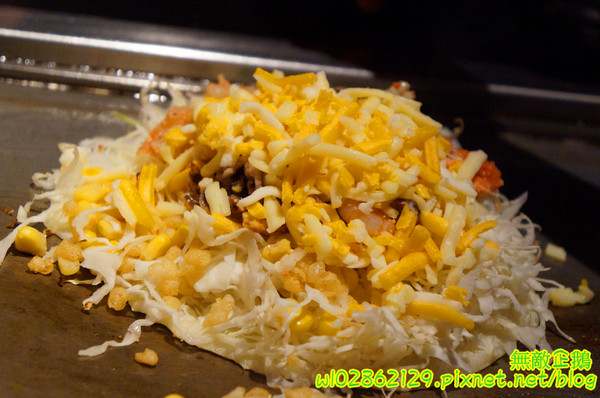 愛夏子あいさつ(海安店)：【台南-中西區】Show timex道地日式料理...半熟蛋牽絲起士麻糬/廣島燒/大阪燒《愛夏子あいさつ》