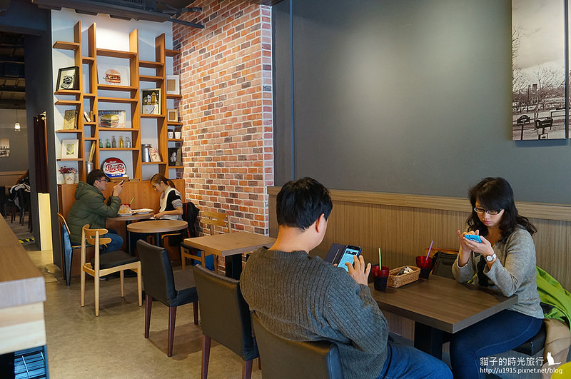 台中市西屯區-艾可漢堡逢甲店