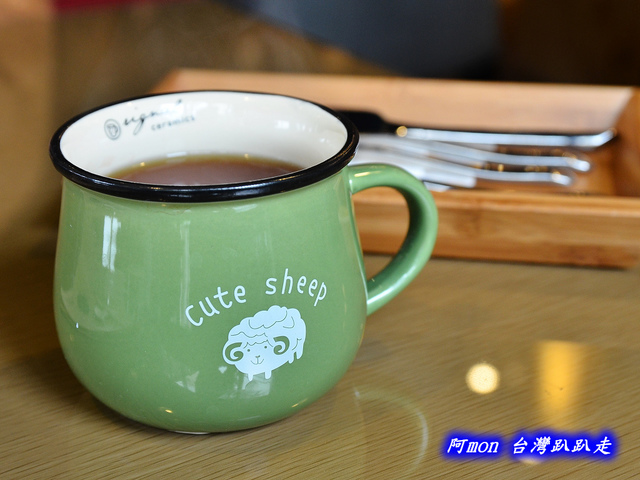 <台中西區>食記:茪點咖啡~讓人讚賞的比利時列日鬆餅和好吃的千層麵