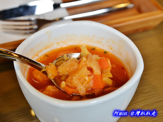 <台中西區>食記:茪點咖啡~讓人讚賞的比利時列日鬆餅和好吃的千層麵