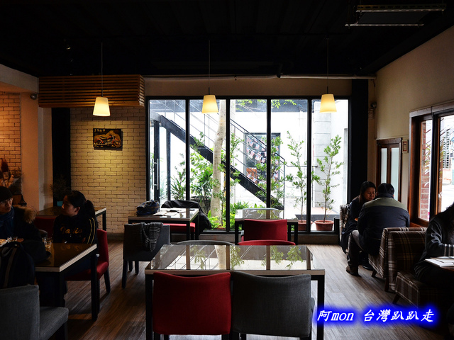 <台中西區>食記:茪點咖啡~讓人讚賞的比利時列日鬆餅和好吃的千層麵