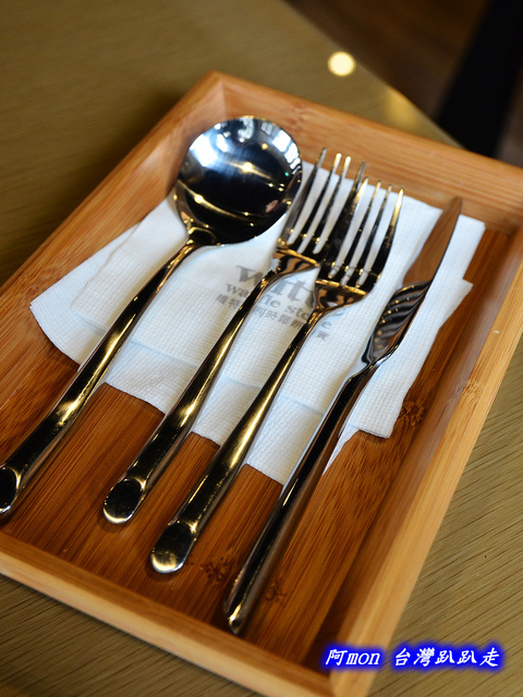 <台中西區>食記:茪點咖啡~讓人讚賞的比利時列日鬆餅和好吃的千層麵